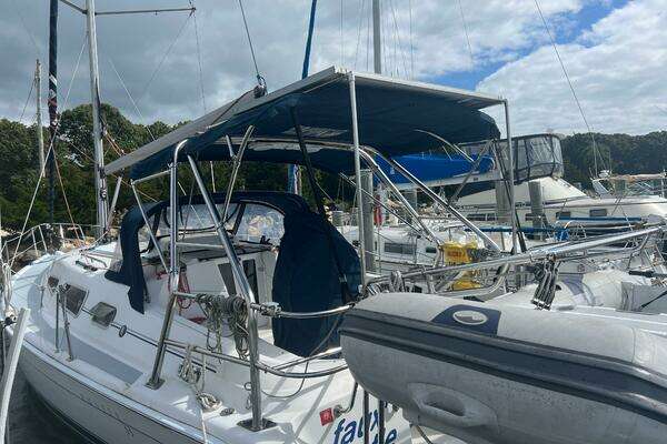 Photo of the 2004 Hunter 33-2 "Faux Castle"