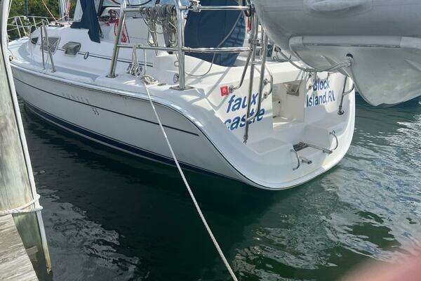 Photo of the 2004 Hunter 33-2 "Faux Castle"