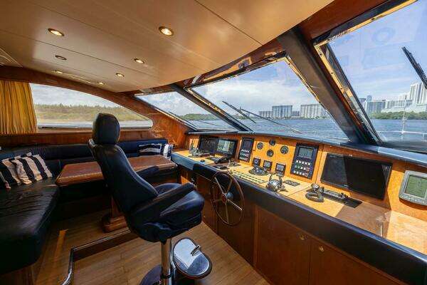 UAI 86ft Falcon Yacht For Sale