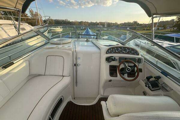 Photo of the 2000 Sea Ray 290 "Dirty Dancer"