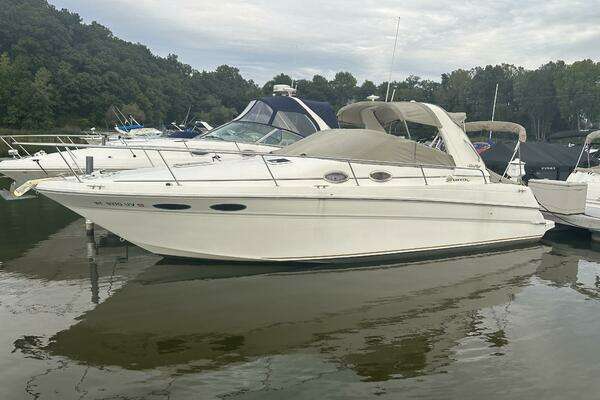 Photo of the 2000 Sea Ray 290 "Dirty Dancer"