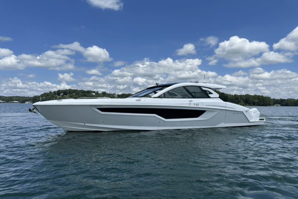Cruisers Yachts - 50 GLS Outboard
