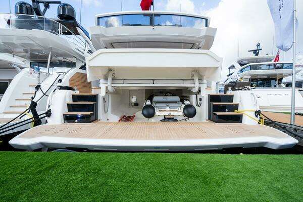 Pearl 82 Yacht For Sale