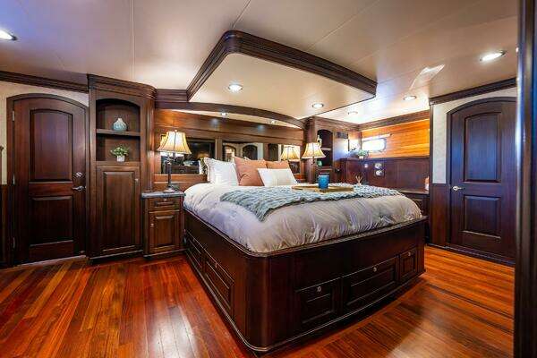 SOUND ENDEAVOR 80ft Northern Marine Yacht For Sale