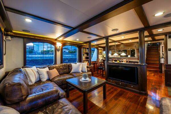 SOUND ENDEAVOR 80ft Northern Marine Yacht For Sale
