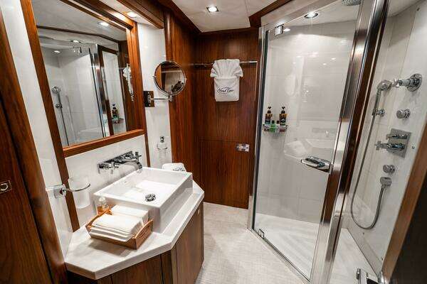 2010 Sunseeker 131