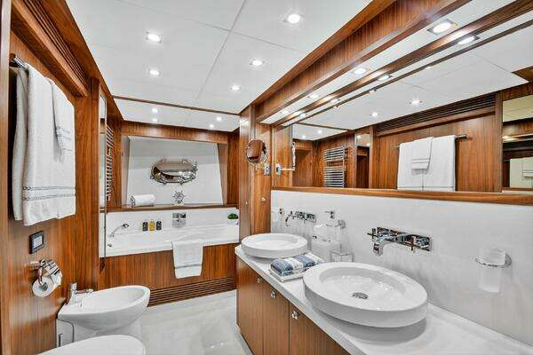2010 Sunseeker 131