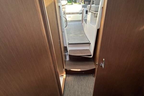 Jeanneau Jeanneau NC 895 Yacht For Sale
