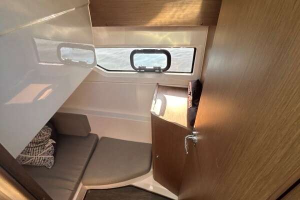 Jeanneau Jeanneau NC 895 Yacht For Sale