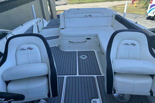 Photo of the 2014 Sea Ray 260 Sundeck