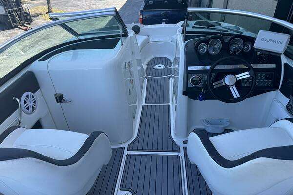 Photo of the 2014 Sea Ray 260 Sundeck