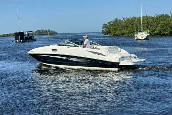 Photo of the 2014 Sea Ray 260 Sundeck