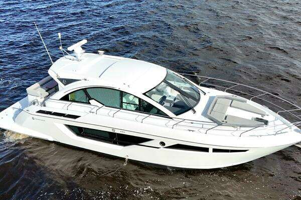 2020 Cruisers Yachts 50