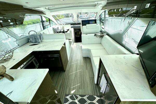 2020 Cruisers Yachts 50