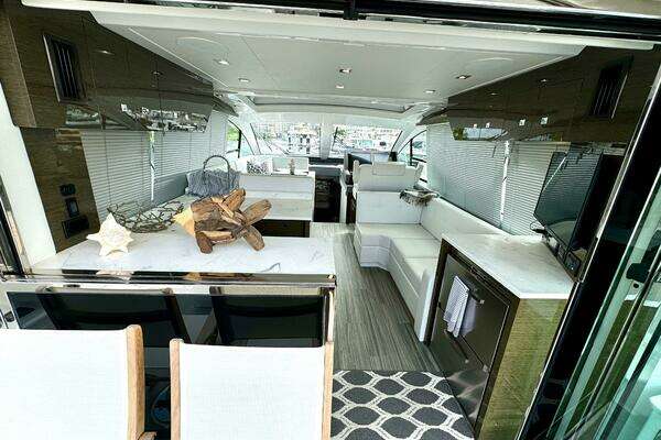 2020 Cruisers Yachts 50