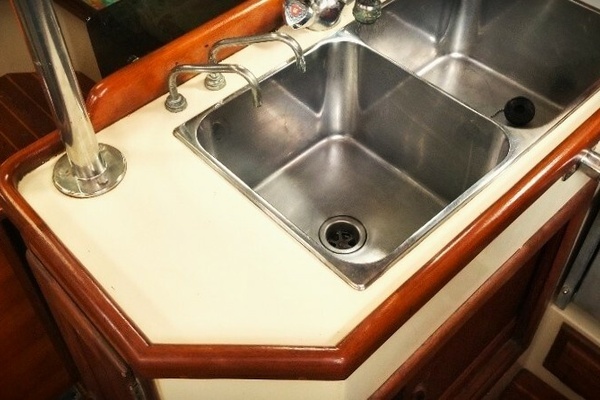 Photo of the 1995 Pacific Seacraft 37 "REMEDY"