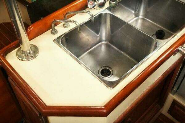 Photo of the 1995 Pacific Seacraft 37 "REMEDY"