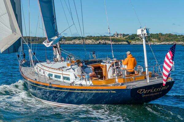 Photo of the 1998 Alden Custom 63 "VERISSIMO"