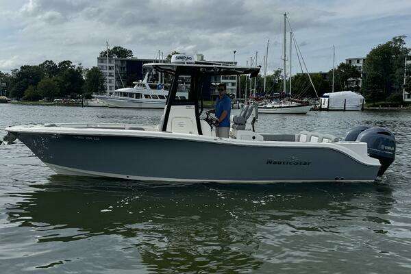 2022 NauticStar 26