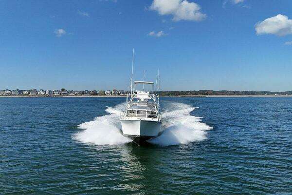 Photo of the 1999 Carolina Classic 28 Express "Gayle Force"