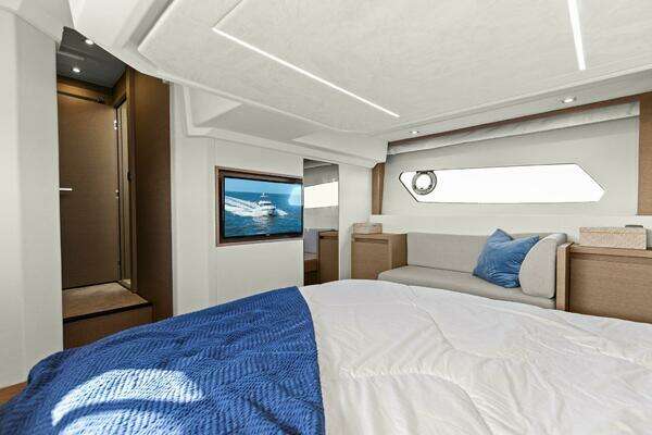 Prestige 460 Flybridge Yacht For Sale