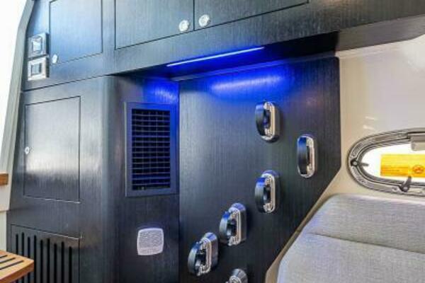 38ft Boston Whaler Yacht For Sale