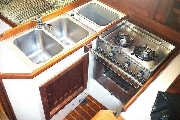 Photo of the 1983 Pacific Seacraft 37 "MAIA"