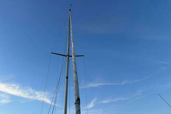 Photo of the 1985 Sadler 34 "LuNa"