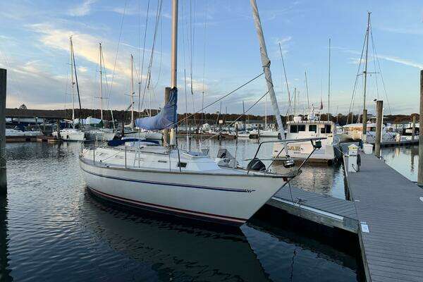 Photo of the 1985 Sadler 34 "LuNa"