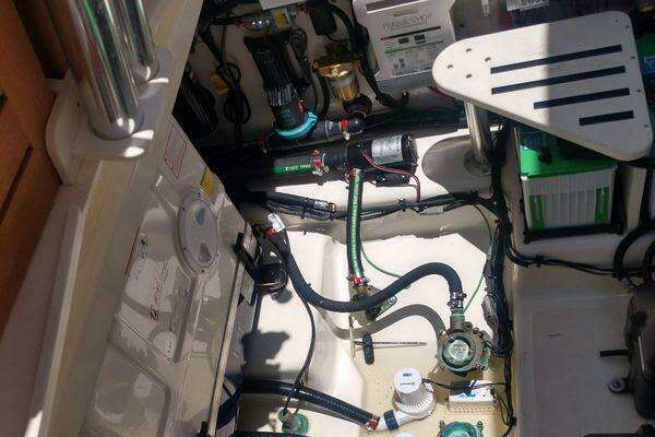 Boston Whaler 380 REALM Yacht For Sale