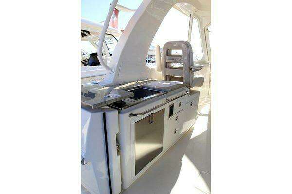 Boston Whaler 380 REALM Yacht For Sale