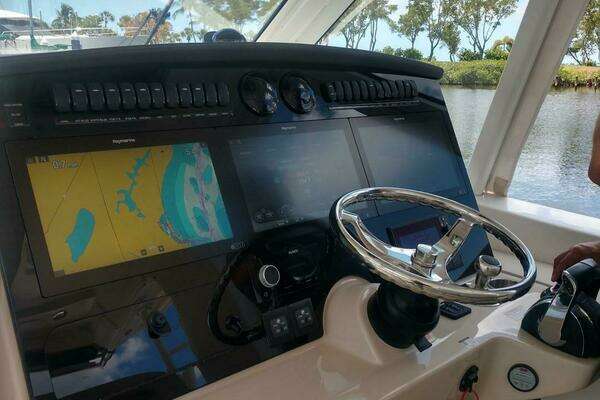 Boston Whaler 380 REALM Yacht For Sale