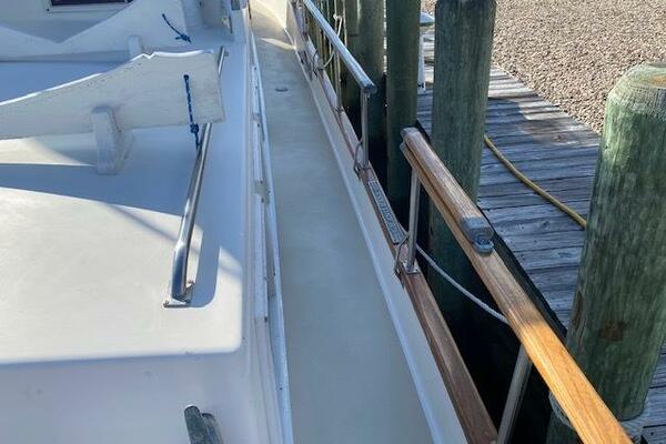 Good Vibrations 42ft Grand Banks Yacht For Sale Good Vibrations 42ft Grand Banks Yacht For Sale