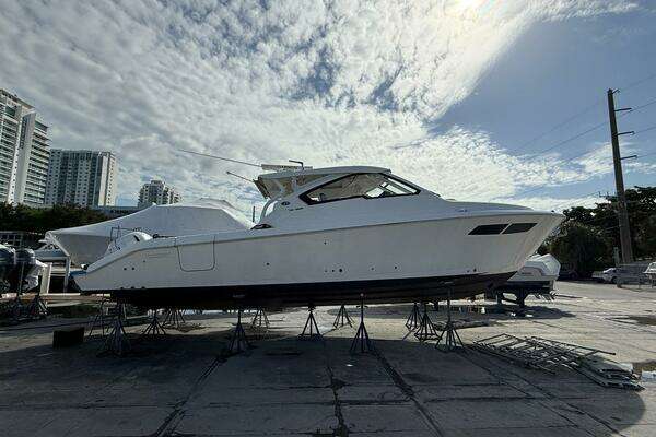 36-ft-Pursuit-2019-365 DC-Lady B-Coral Gables Florida United States yacht for sale