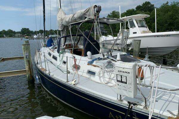 Photo of the 1990 Hylas 44 "Atlantis"