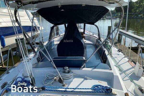 Photo of the 1990 Hylas 44 "Atlantis"