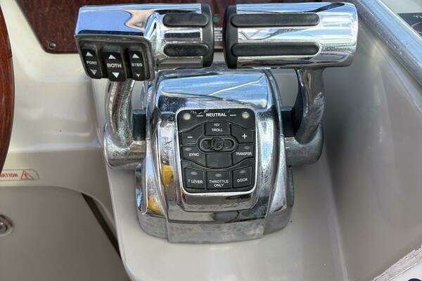 Sea Ray 370 Venture Yacht For Sale