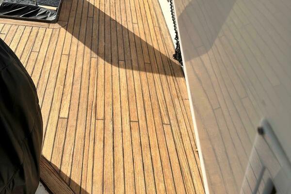 85ft Azimut Yacht For Sale