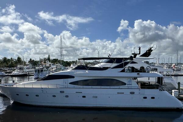 85ft Azimut Yacht For Sale