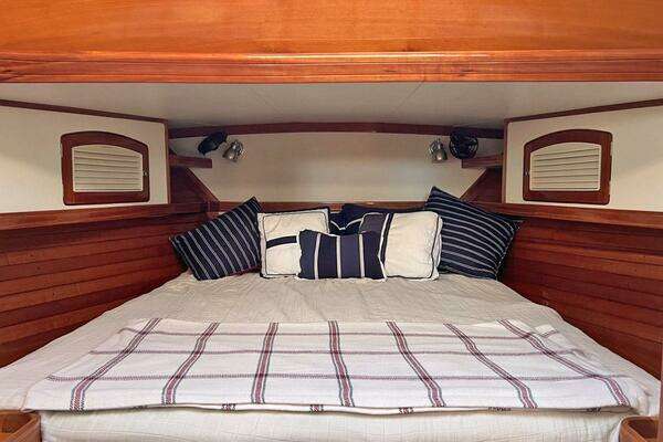 1999 Little Harbor 44