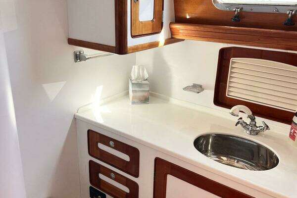 1999 Little Harbor 44