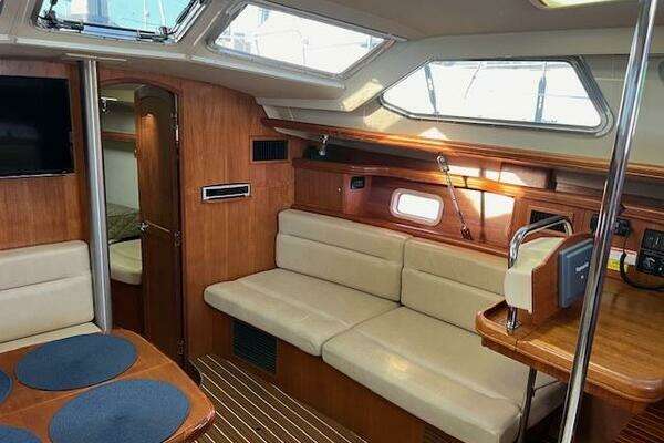 Hunter Decksalon 44 Yacht For Sale