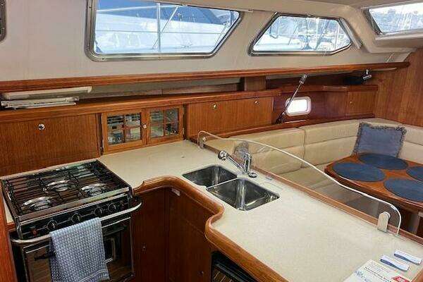 Hunter Decksalon 44 Yacht For Sale