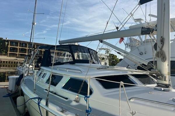 Navah 42ft Hunter Yacht For Sale Navah 42ft Hunter Yacht For Sale