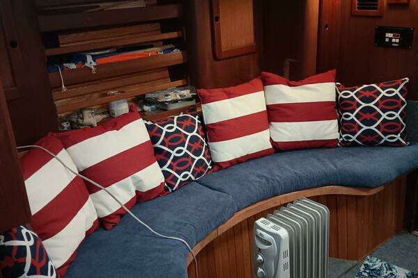 Morgan 454 Yacht For Sale