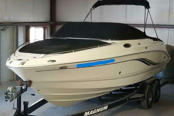 Photo of the 2006 Chaparral 256 SSi