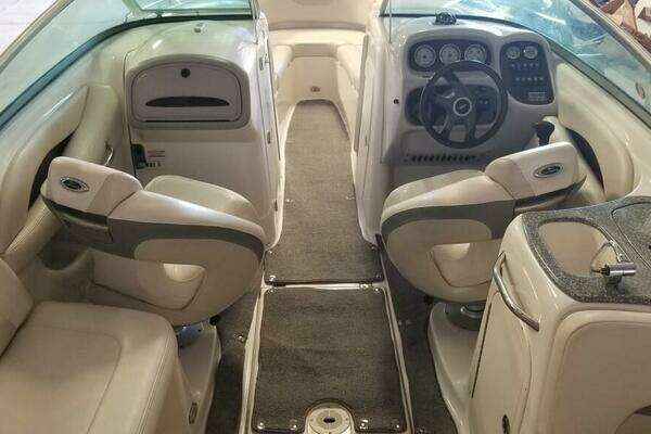 Photo of the 2006 Chaparral 256 SSi