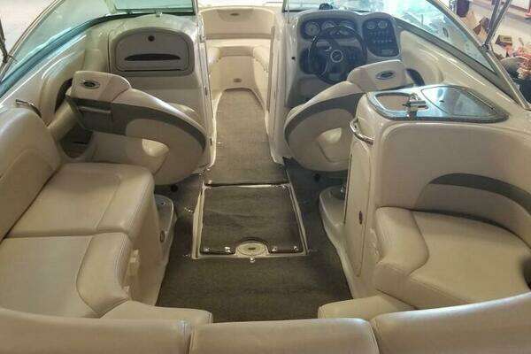 Photo of the 2006 Chaparral 256 SSi