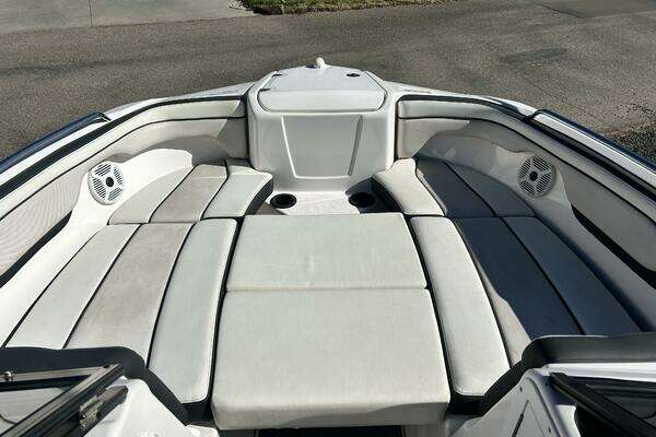 Photo of the 2019 Yamaha Boats AR210