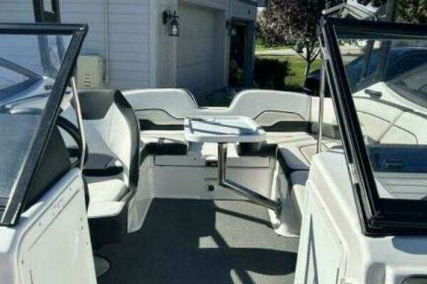 Photo of the 2019 Yamaha Boats AR210